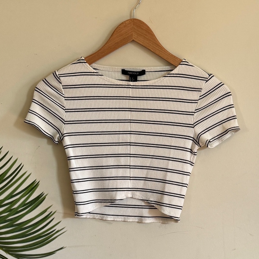 Forever 21 Crop Top 🤍